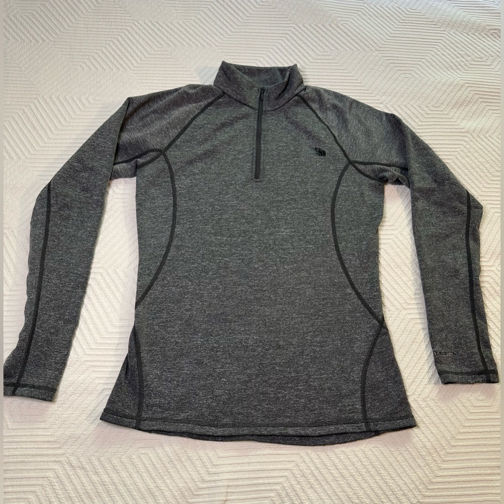 The North Face - Quarter zip pull over. Size S